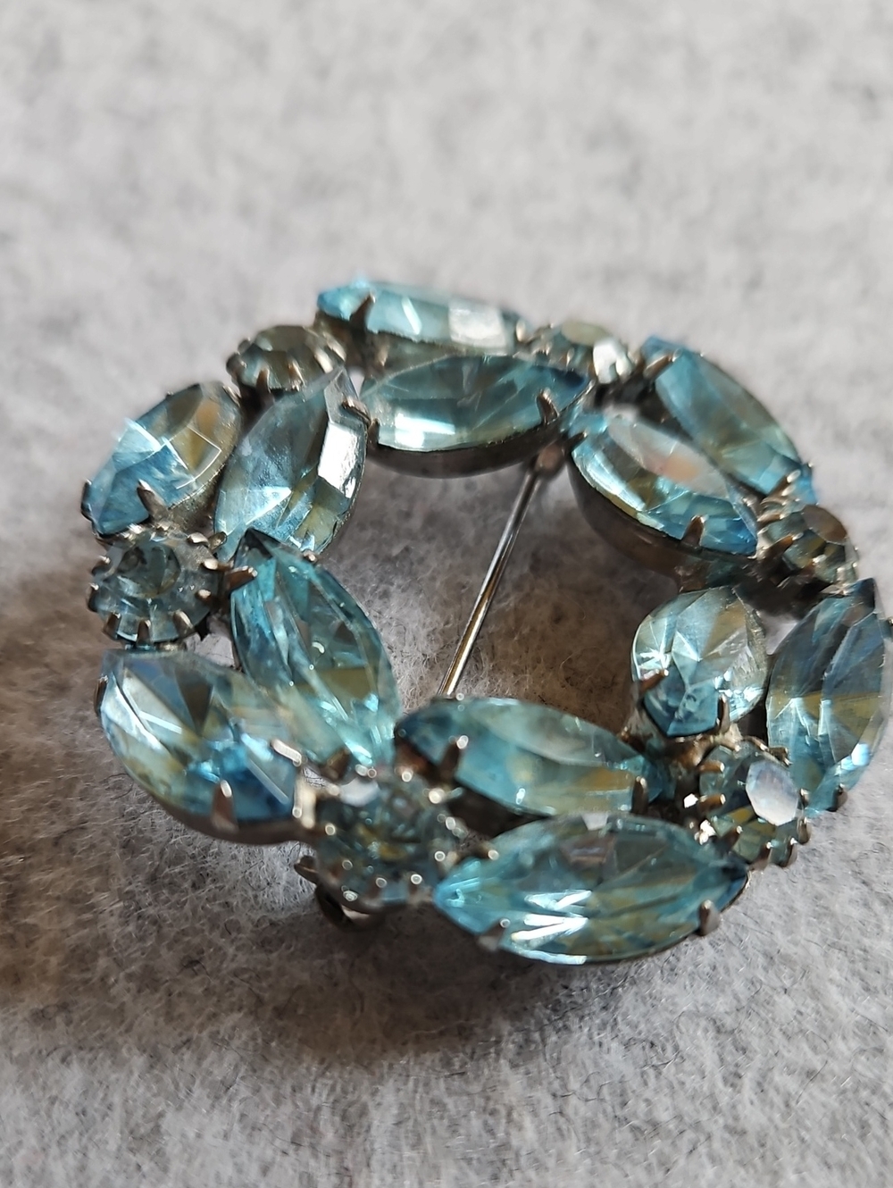 Vintage Aqua Blue Rhinestone Silver Tone Circle Wreath Brooch 50s 60s - Picture 4 of 5